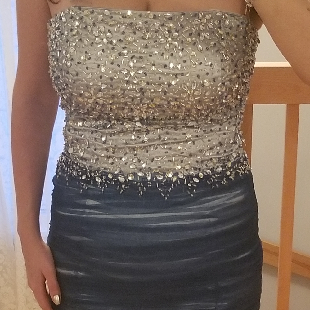 Dress - Picture 4 of 5